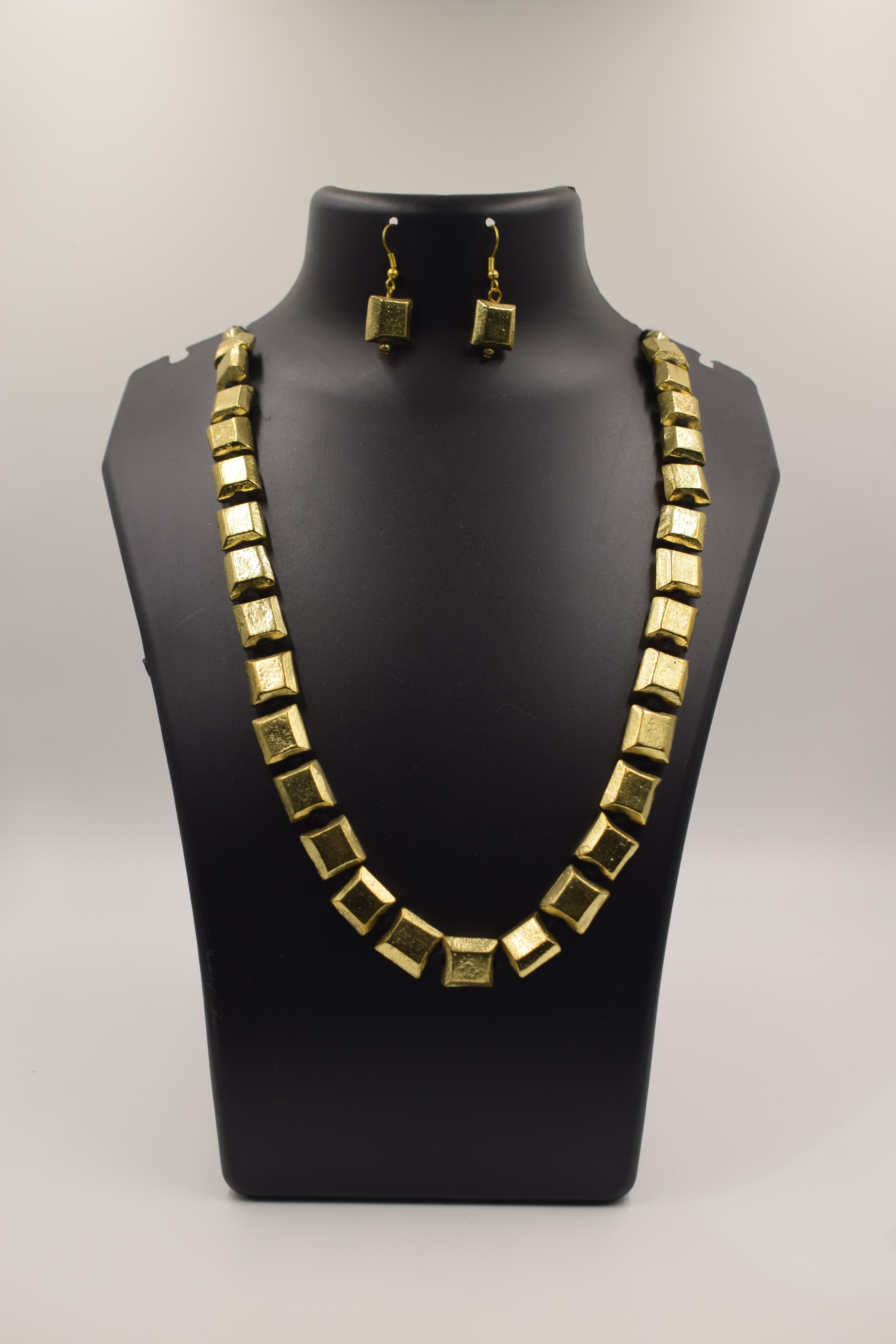 Contemporary Elegant Jewellery Set thumbnail 2