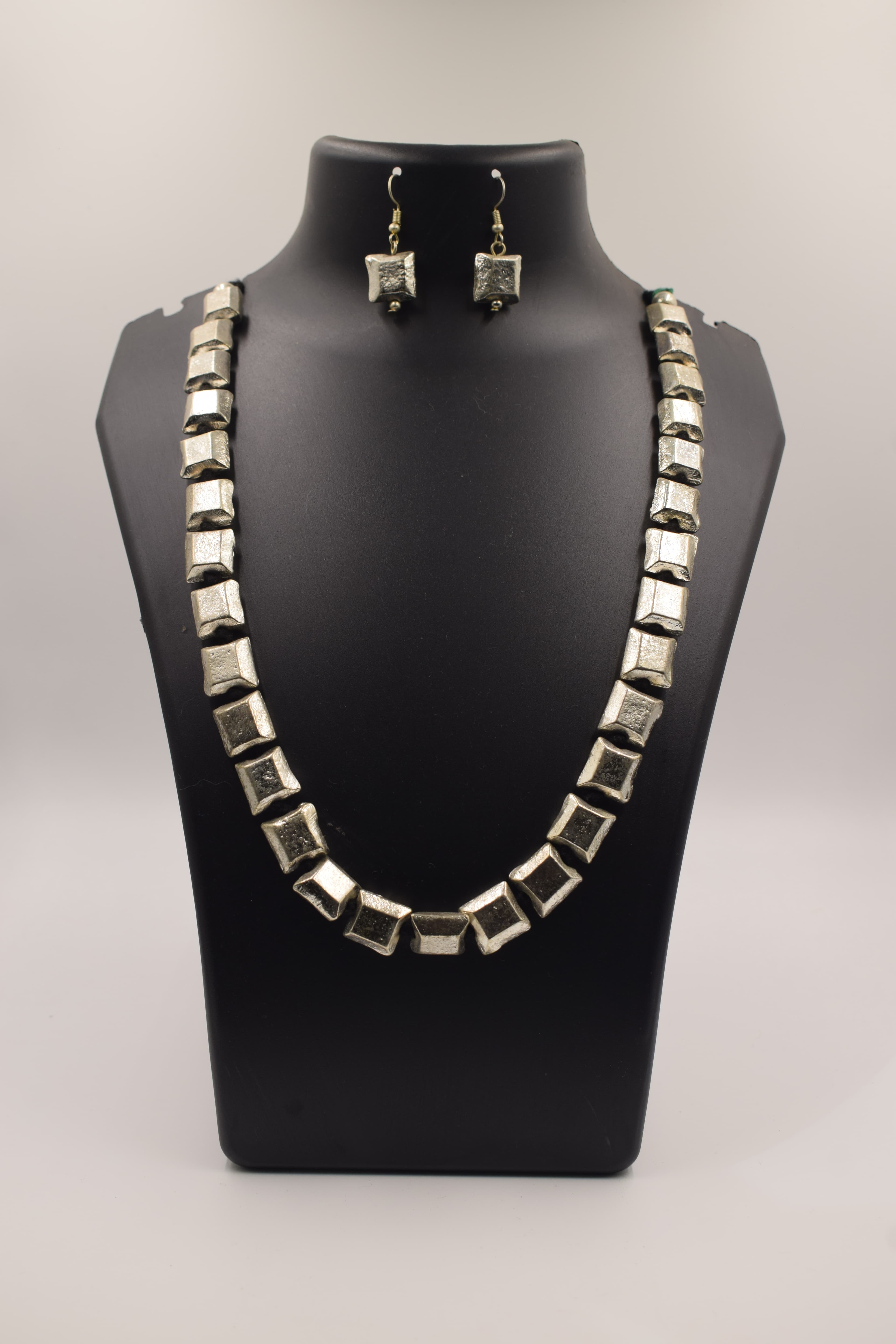 Contemporary Elegant Jewellery Set