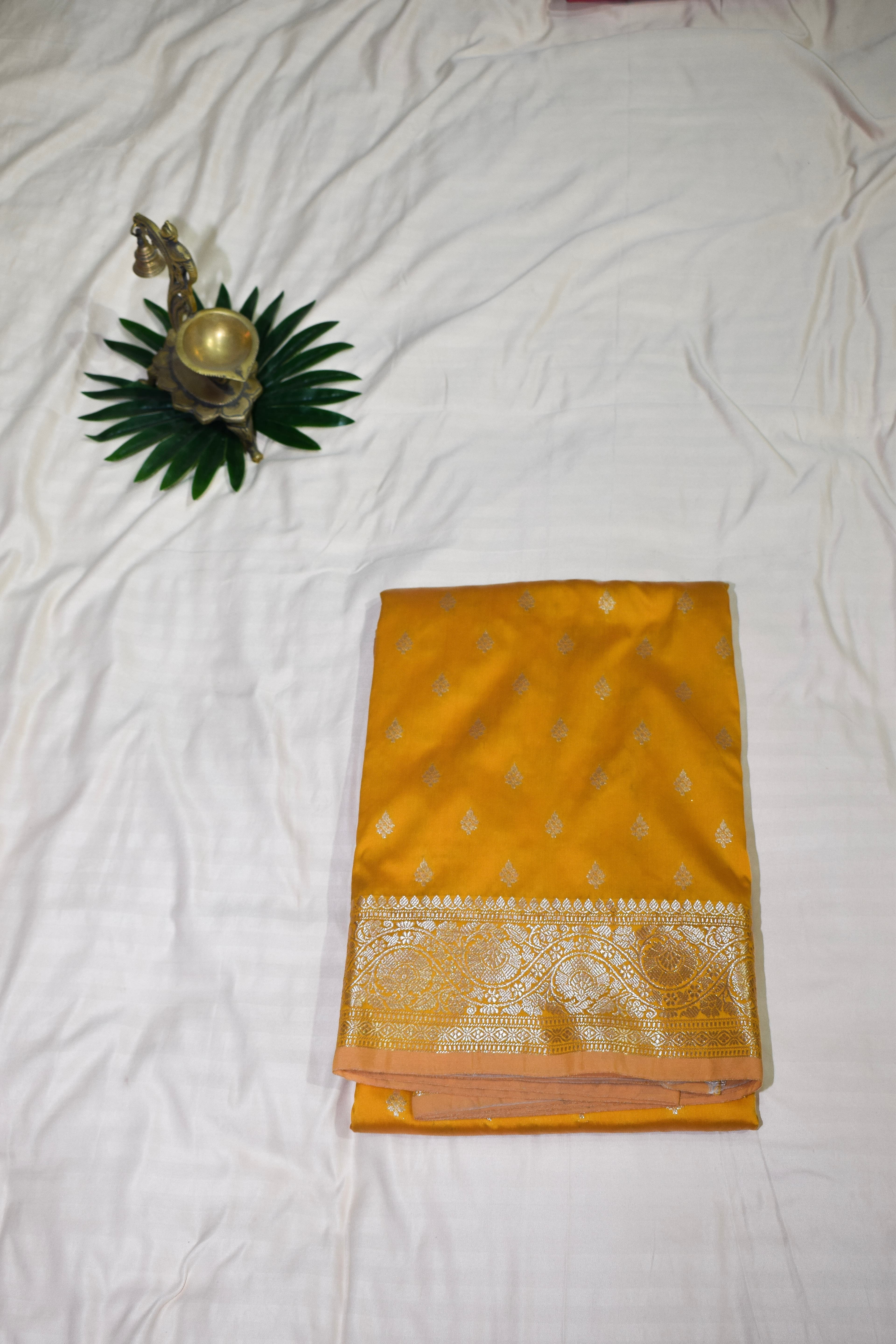 Banarasi Saree with Butte thumbnail 2